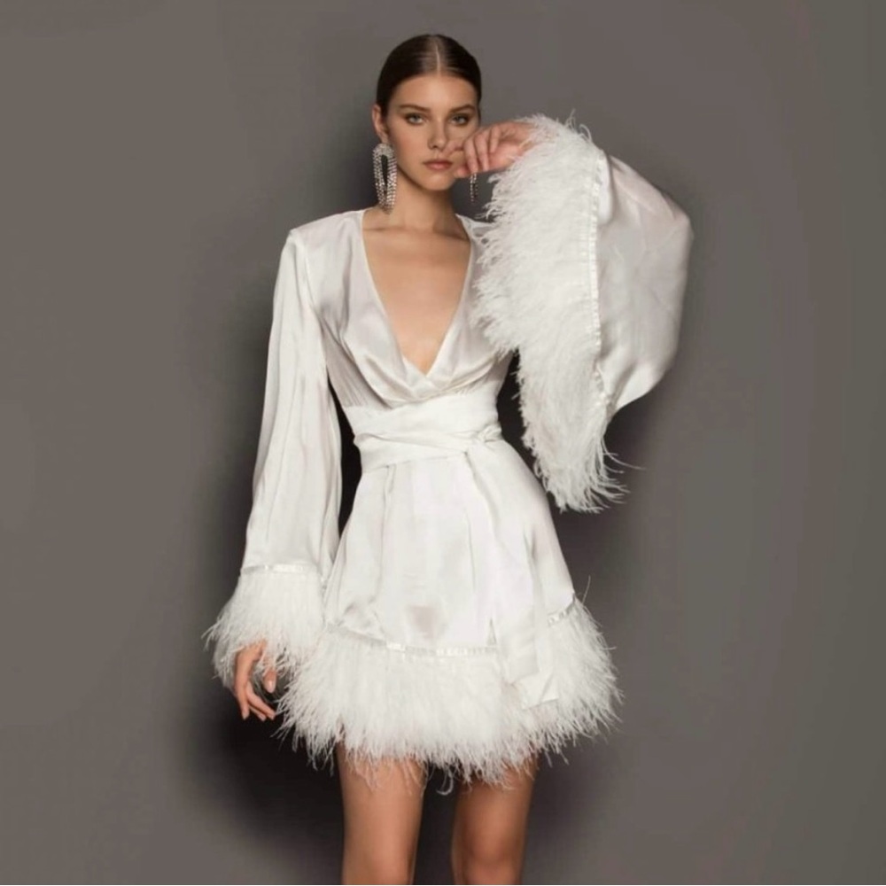 Bronx and Banco White Silk and Feather Dress Robe - Small